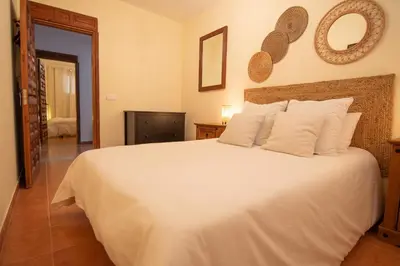 Cama o camas de una habitación en 6BR Fire House Sanctuary-Terrace & Barbacue