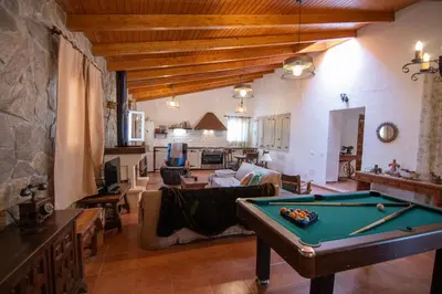 Mesa de billar en 6BR Fire House Sanctuary-Terrace & Barbacue