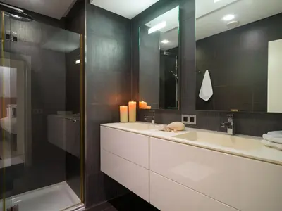 Un baño de CITY FAMILY Salvador Monsalud