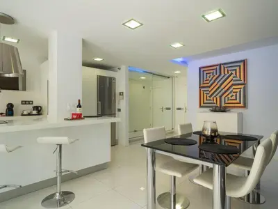 Una cocina o zona de cocina en CITY FAMILY Salvador Monsalud