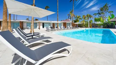 Piscina en o cerca de Sanom beach Resort by youRoom Only Adults