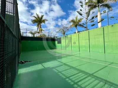 Instalaciones para jugar a tenis o squash en Casa Paoli o alrededores