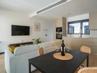 Una televisión o centro de entretenimiento en Apartamento Playa Las Canteras con gimnasio A2D
