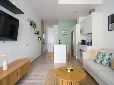 Una televisión o centro de entretenimiento en Maravilloso estudio cerca playa de Las Canteras BT3B