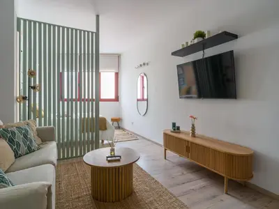 Una televisión o centro de entretenimiento en Maravilloso estudio cerca playa de Las Canteras BT3B