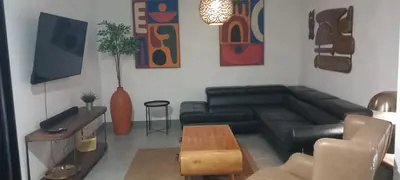 Una televisión o centro de entretenimiento en VillasRoyale Silvermoon - Serenity, Styled in Luxury!