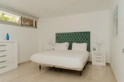 Cama o camas de una habitación en Villa Helene Tauro, Heated Pool, Wi-Fi, BBQ