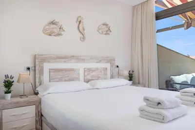 Cama o camas de una habitación en Cozy 2BR Retreat With Big Terrace, Peaceful Stay Minutes Away From the Beach