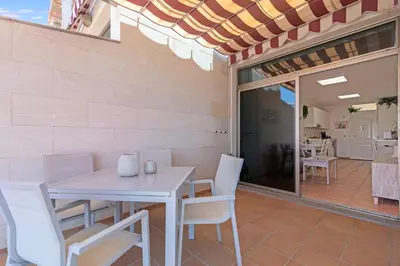 Una cocina o zona de cocina en Cozy 2BR Retreat With Big Terrace, Peaceful Stay Minutes Away From the Beach