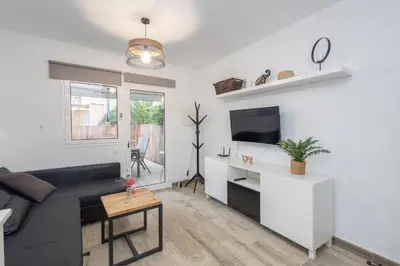 Una televisión o centro de entretenimiento en Maspalomas Duplex - Private Terrace & Pool