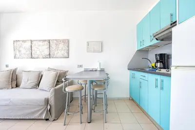 Una cocina o zona de cocina en Los Veleros Apartments