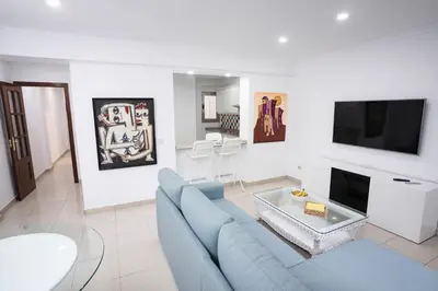 Una televisión o centro de entretenimiento en Coral Canteras Playa - Frente al mar - Ideal parejas, familias o trabajo