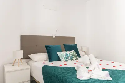 Cama o camas de una habitación en Home2Book Bright Retreat with Roof Access