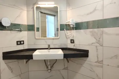Un baño de VillasRoyale Rex - no steps, easy access, heated pool & BBQ