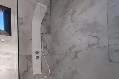 Un baño de VillasRoyale Rex - no steps, easy access, heated pool & BBQ