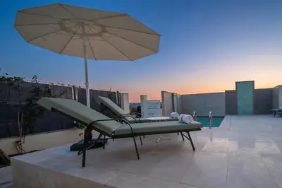 Plano de VillasRoyale Rex - no steps, easy access, heated pool & BBQ