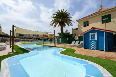 Piscina en o cerca de Bungalow with Terrace BBQ Pool in Maspalomas