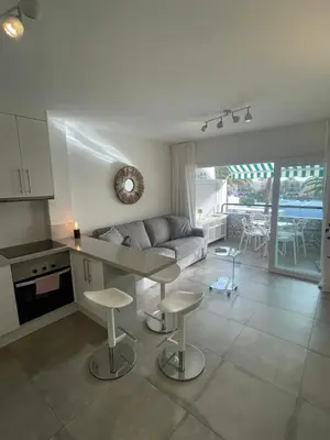 Una cocina o zona de cocina en Apartment Palm Tree View