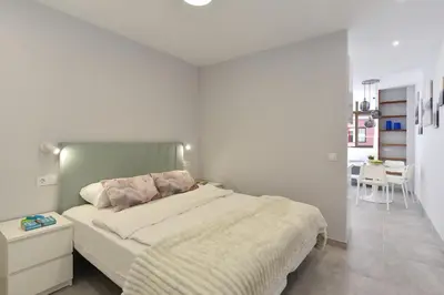 Cama o camas de una habitación en A bright and modern apartment
