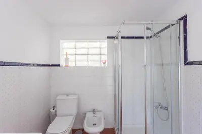 Un baño de Surf-Check House - 3 min walking to the Beach