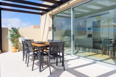 Un balcón o terraza de Kaiman 49 by Infinity Summer