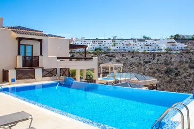 Piscina en o cerca de Alzado Amadores