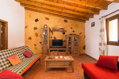 Una televisión o centro de entretenimiento en Casa Rural Tadia