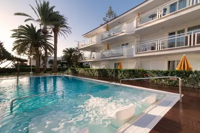 Piscina en o cerca de Apartamentos Montemayor