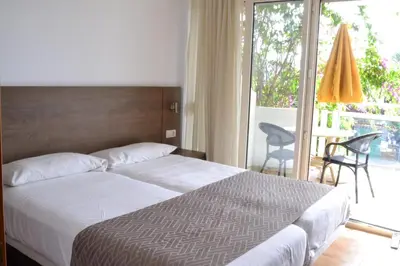 Cama o camas de una habitación en Apartamentos Montemayor