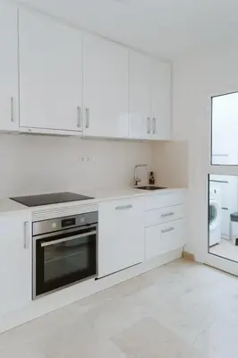 Una cocina o zona de cocina en Cozy 2-bedroom Apartment by KalmaCanaria