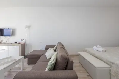 Una televisión o centro de entretenimiento en PentHouse Loft - Terrace & Natural Pool