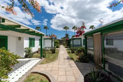 Jardín al aire libre en Holiday Bungalow Campo Golf