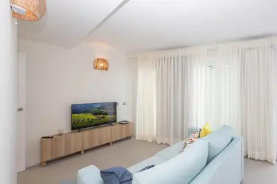 Una televisión o centro de entretenimiento en Golden Terrace - Melenara Beach Stay