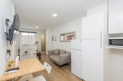 Una cocina o zona de cocina en Cozy Studio Las Canteras - 2min Walk to Beach