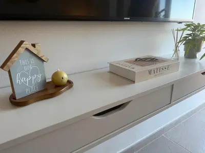 Una televisión o centro de entretenimiento en Beach Apartment Miramar