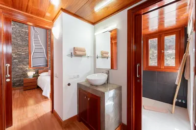 Un baño de Vivelorural El Olivo de Ayagaures
