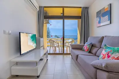 Una televisión o centro de entretenimiento en Luxury Los Cactus