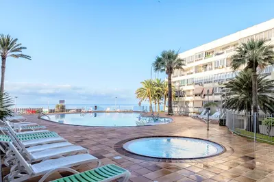 Piscina en o cerca de Gran Ventanal El Crucero renovado frente al Mar