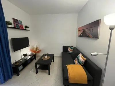 Una televisión o centro de entretenimiento en Studio 51