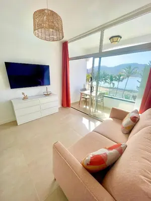 Una televisión o centro de entretenimiento en Luxury Apartment Playa del Cura