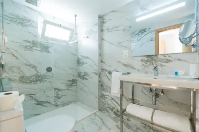 Un baño de HL Rondo Hotel