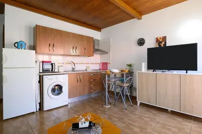Una cocina o zona de cocina en Coquete Apartment,Near Airport,Balcony,Cozy