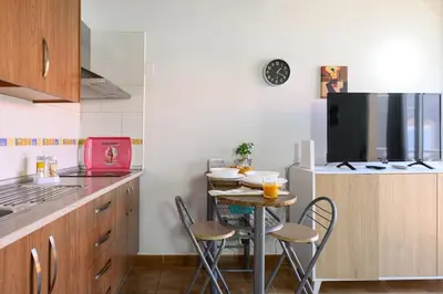 Una cocina o zona de cocina en Coquete Apartment,Near Airport,Balcony,Cozy