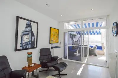 Zona de estar de A Cliffside Ocean View Sanctuary for Couples