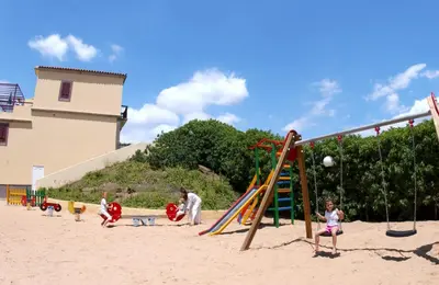 Zona de juegos infantil en Bungalows Maspalomas Oasis Club - All Inclusive.