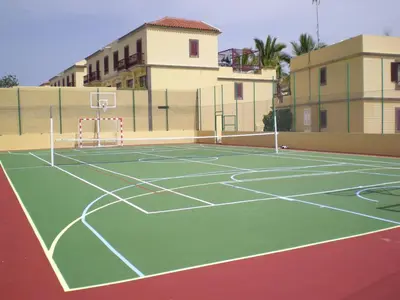 Instalaciones para jugar a tenis o squash en Bungalows Maspalomas Oasis Club - All Inclusive. o alrededores