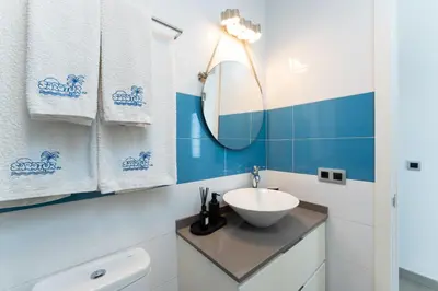 Un baño de Apartamentos Romandie by Saratur
