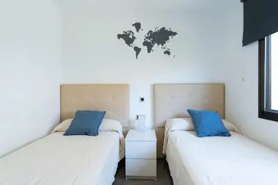 Cama o camas de una habitación en Apartamentos Romandie by Saratur