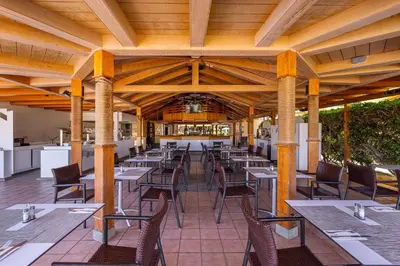 Un restaurante o sitio para comer en Maspalomas Resort by Dunas