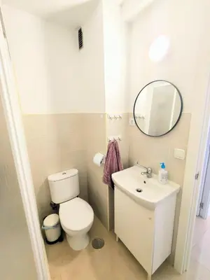Un baño de Blue Atlantic by CASAS COCODRILO